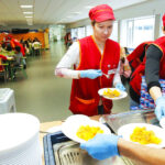 se necesitan monitores en comedores escolares